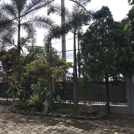 Villa & Guest House Batu Indah Exterior foto
