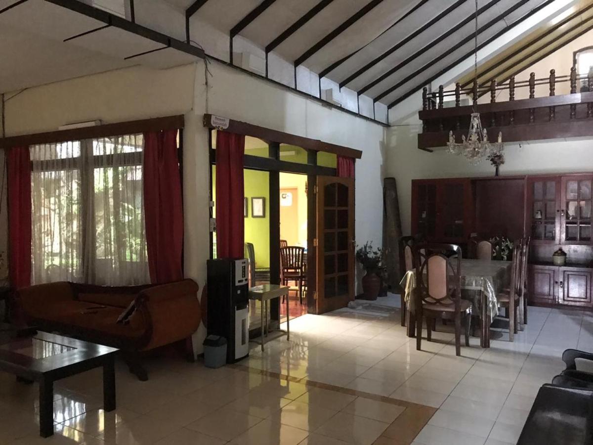 Villa & Guest House Batu Indah Exterior foto